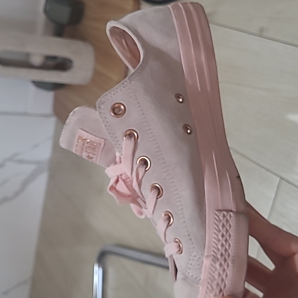 Converse shoes - Picture 4 of 4